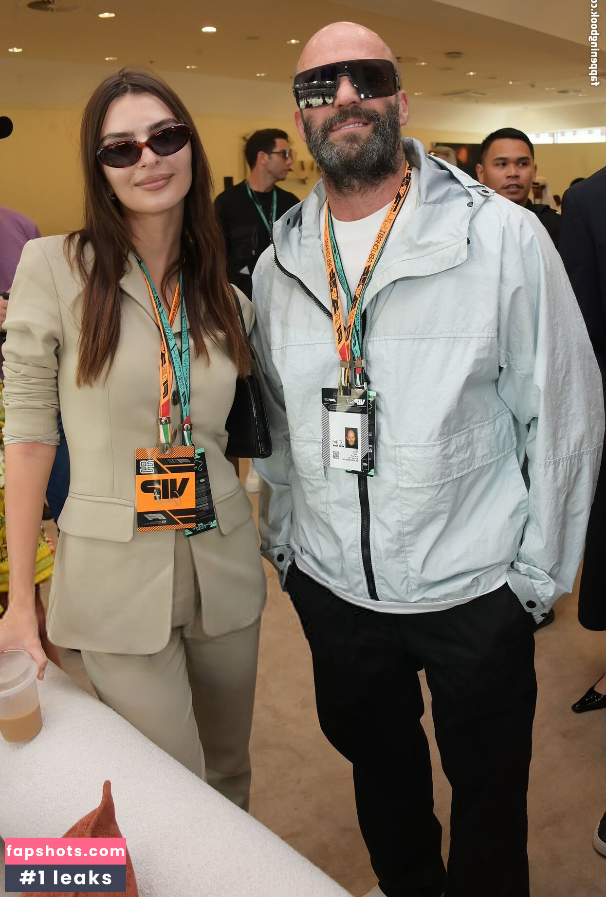 Emily Ratajkowski gallery photo #10