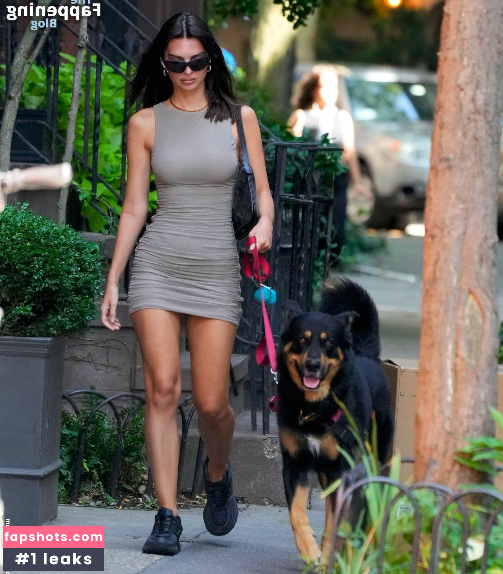 Emily Ratajkowski gallery photo #915