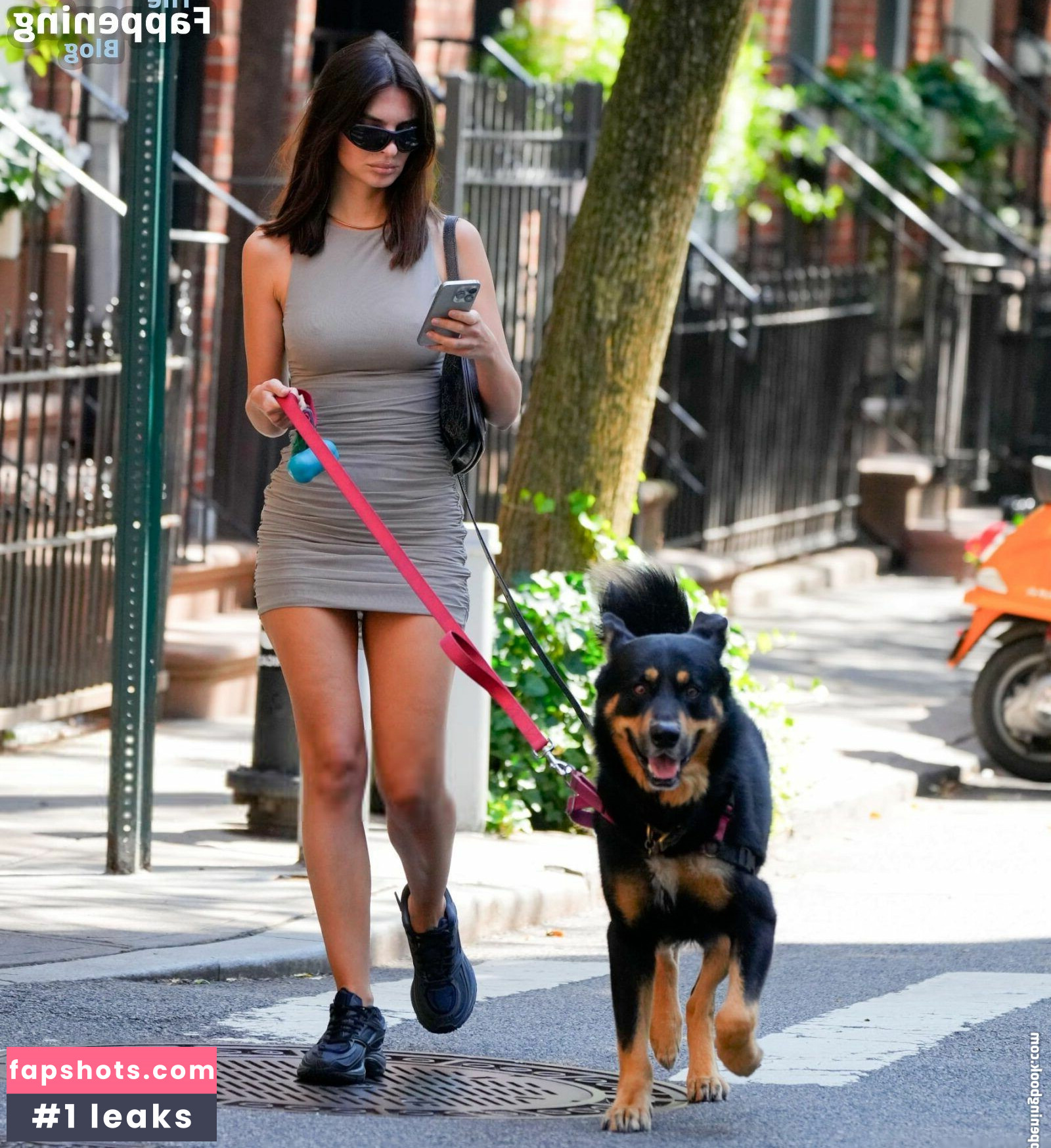 Emily Ratajkowski gallery photo #917