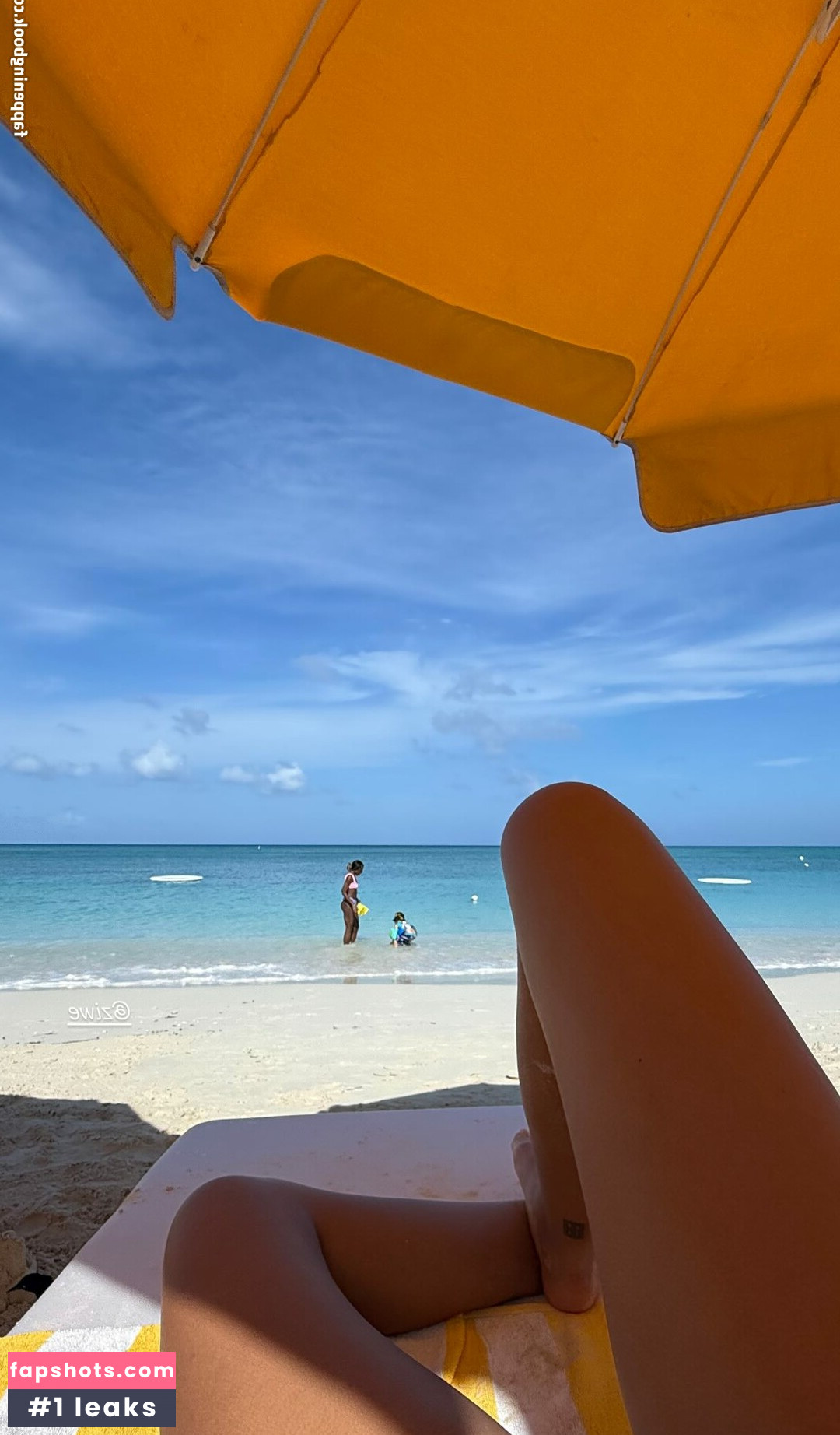 Emily Ratajkowski gallery photo #94