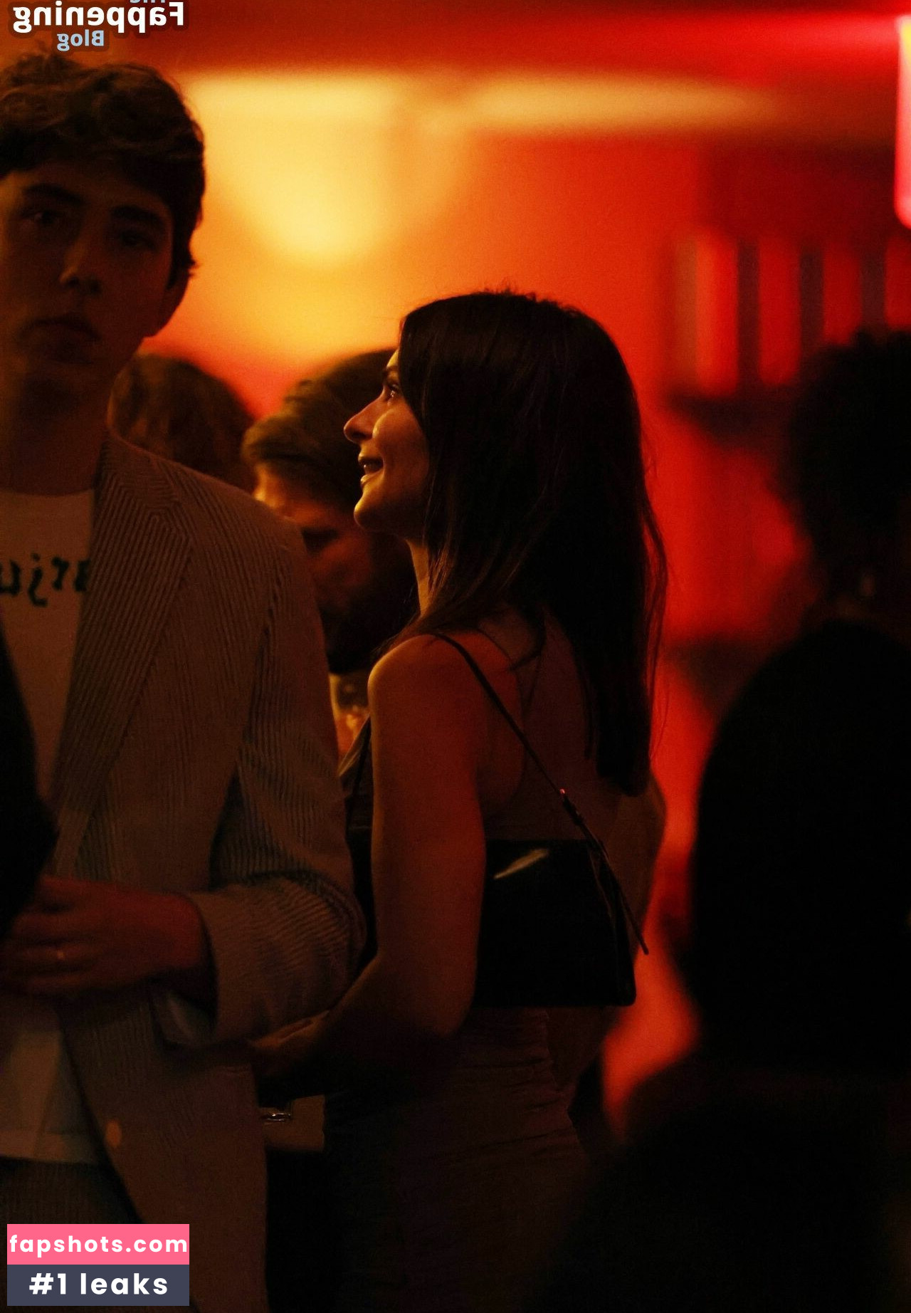 Emily Ratajkowski gallery photo #940