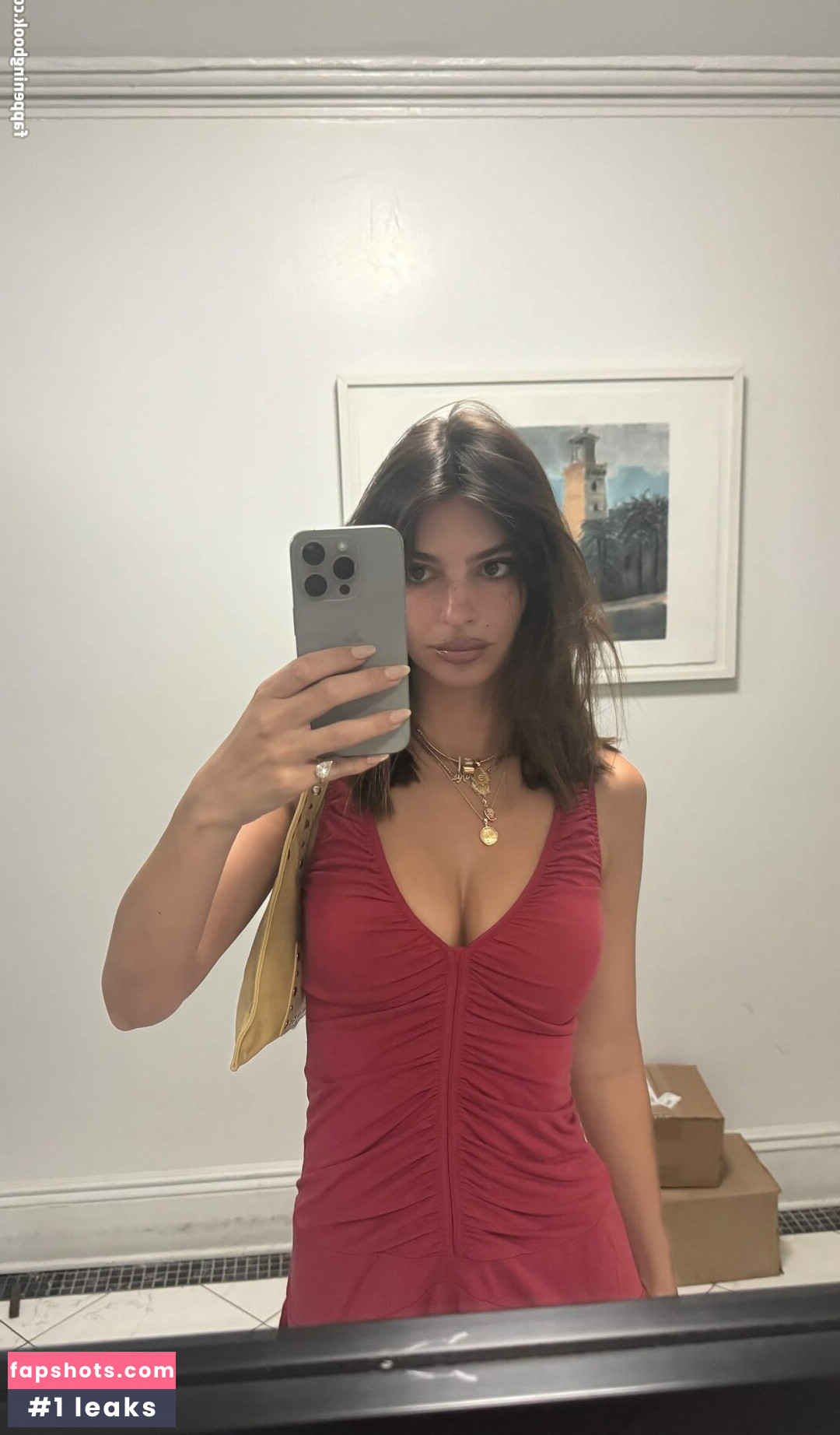 Emily Ratajkowski gallery photo #987