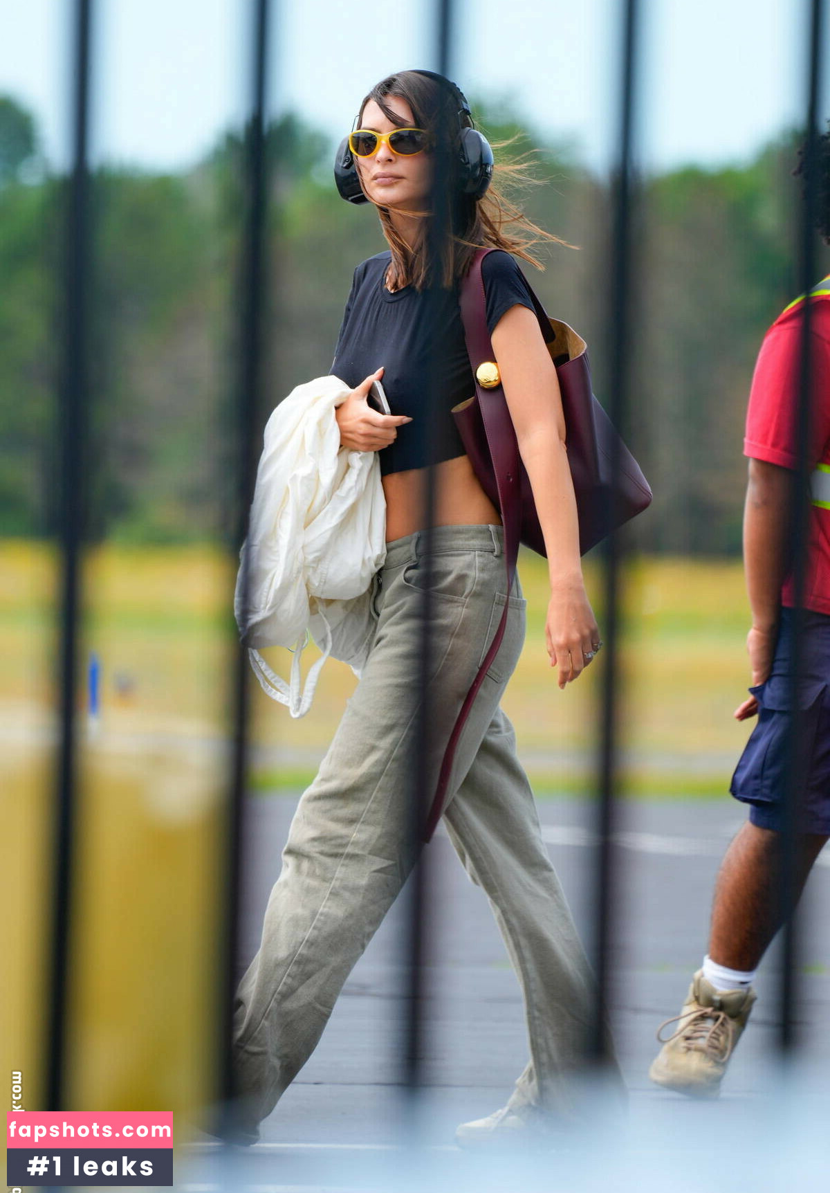 Emily Ratajkowski gallery photo #989