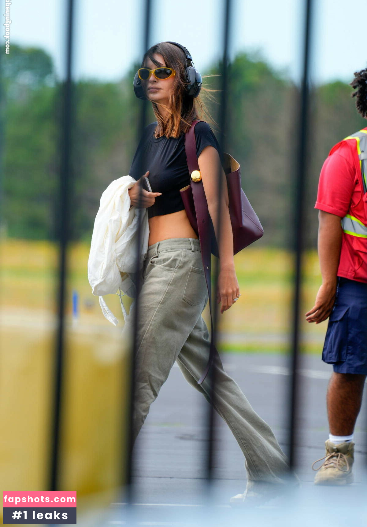 Emily Ratajkowski gallery photo #990