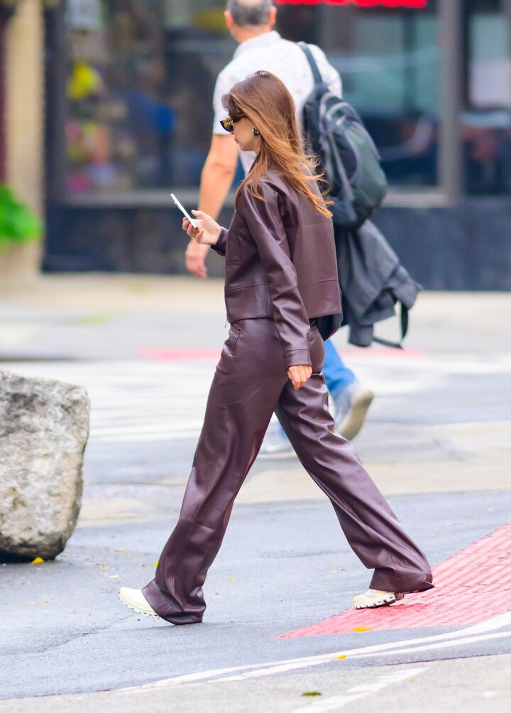 emily-ratajkowski gallery photo #2046