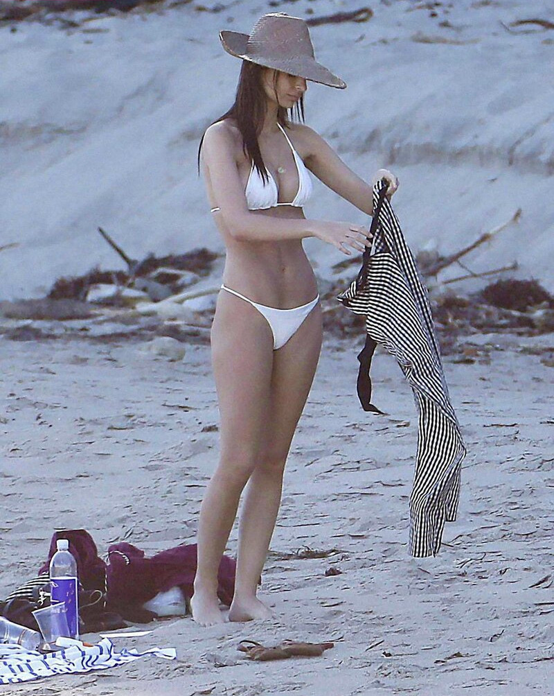 emily-ratajkowski gallery photo #3401