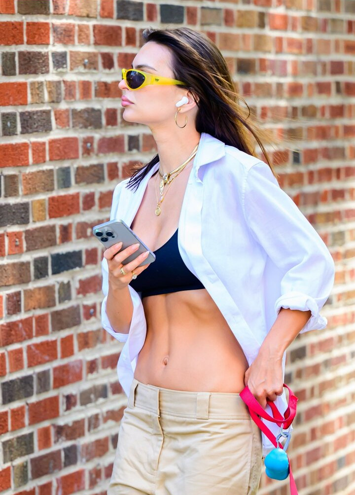 emily-ratajkowski gallery photo #374