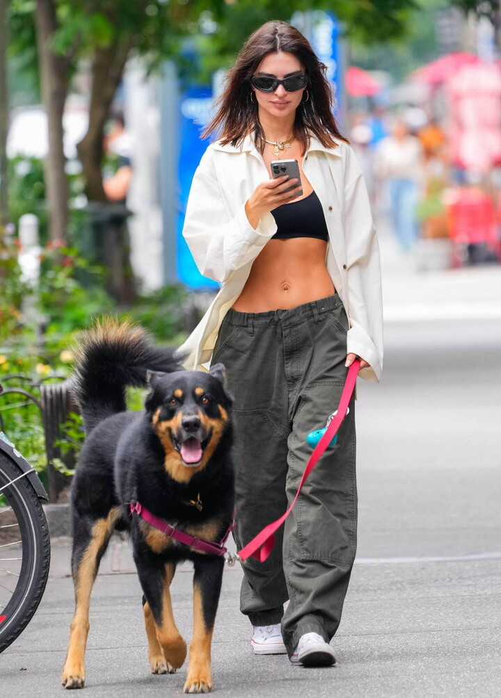 emily-ratajkowski gallery photo #597