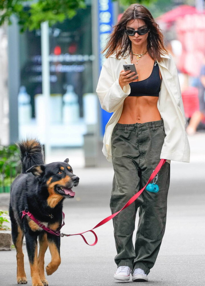 emily-ratajkowski gallery photo #606