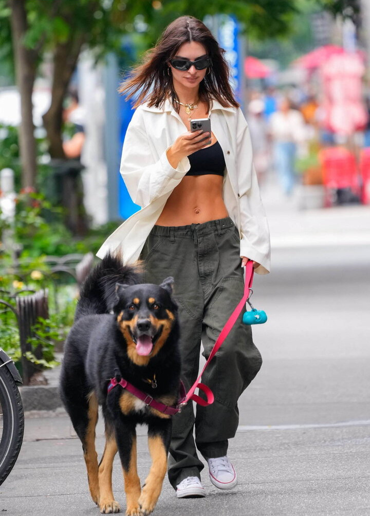 emily-ratajkowski gallery photo #608