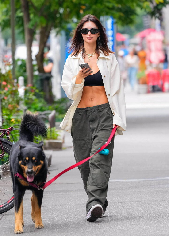 emily-ratajkowski gallery photo #610