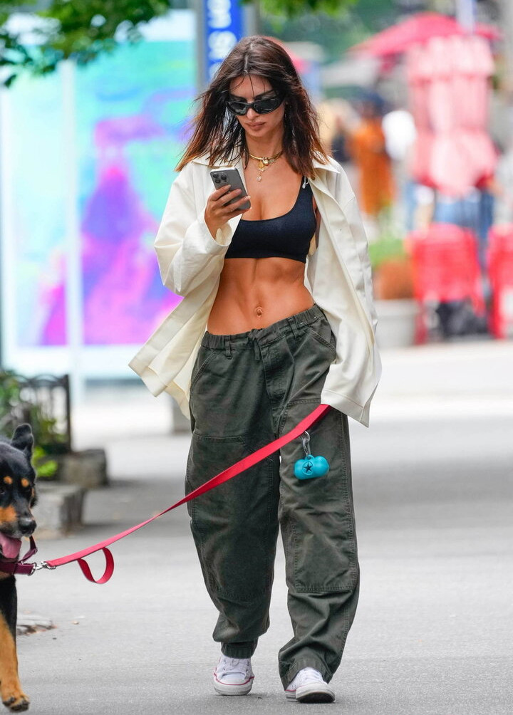 emily-ratajkowski gallery photo #613