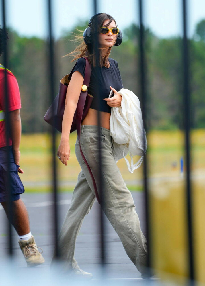 emily-ratajkowski gallery photo #637