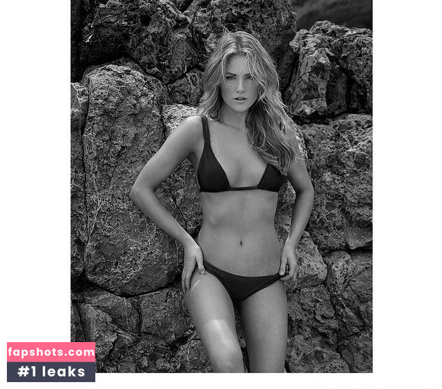 Emily Reeves gallery photo #15