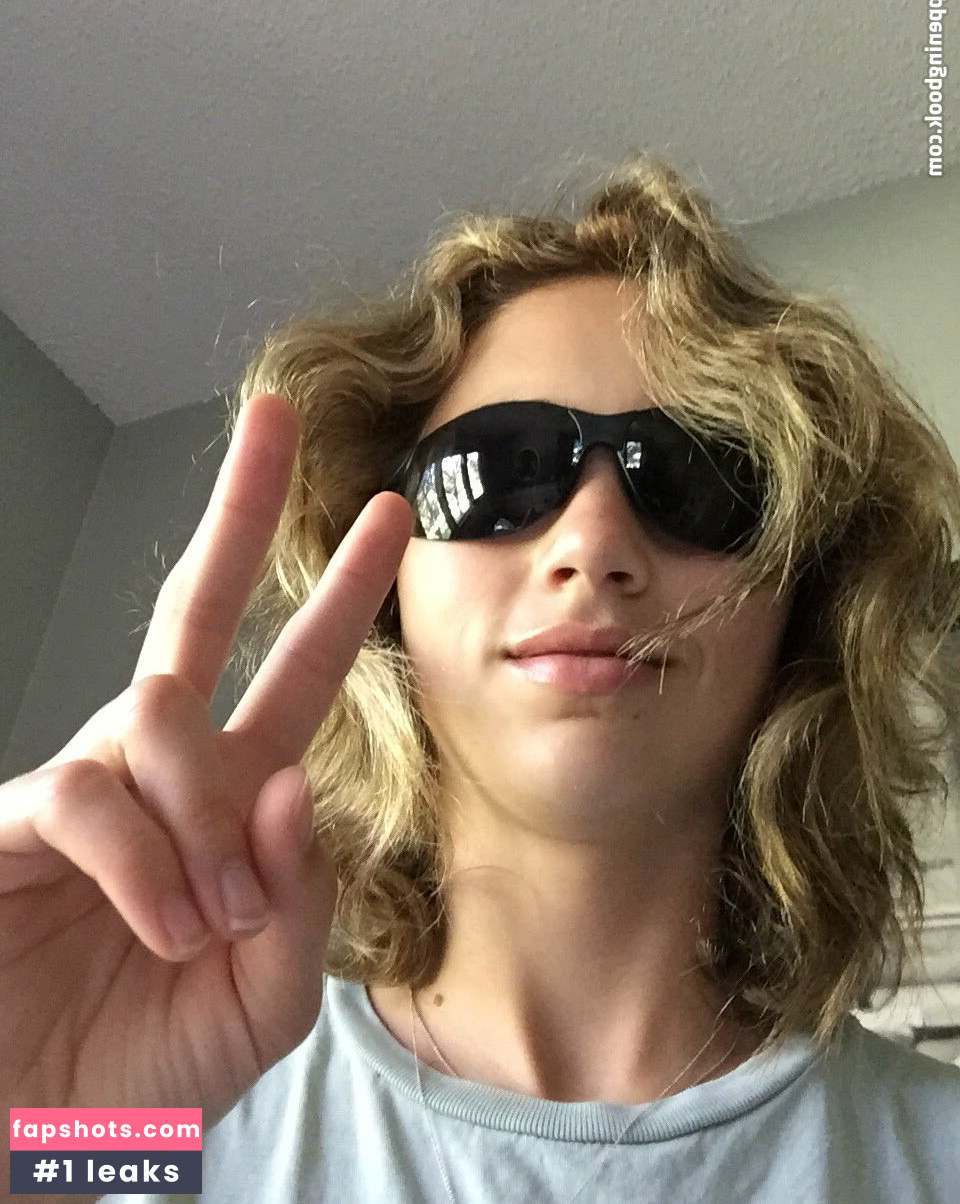 Emily Rudd gallery photo #2