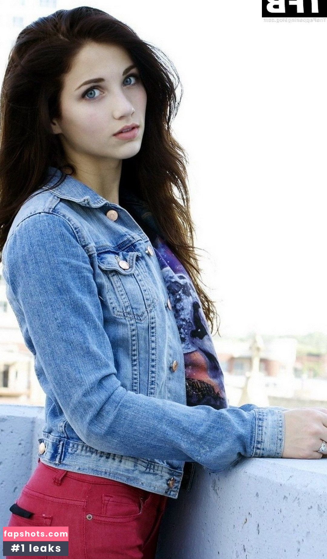 Emily Rudd gallery photo #115