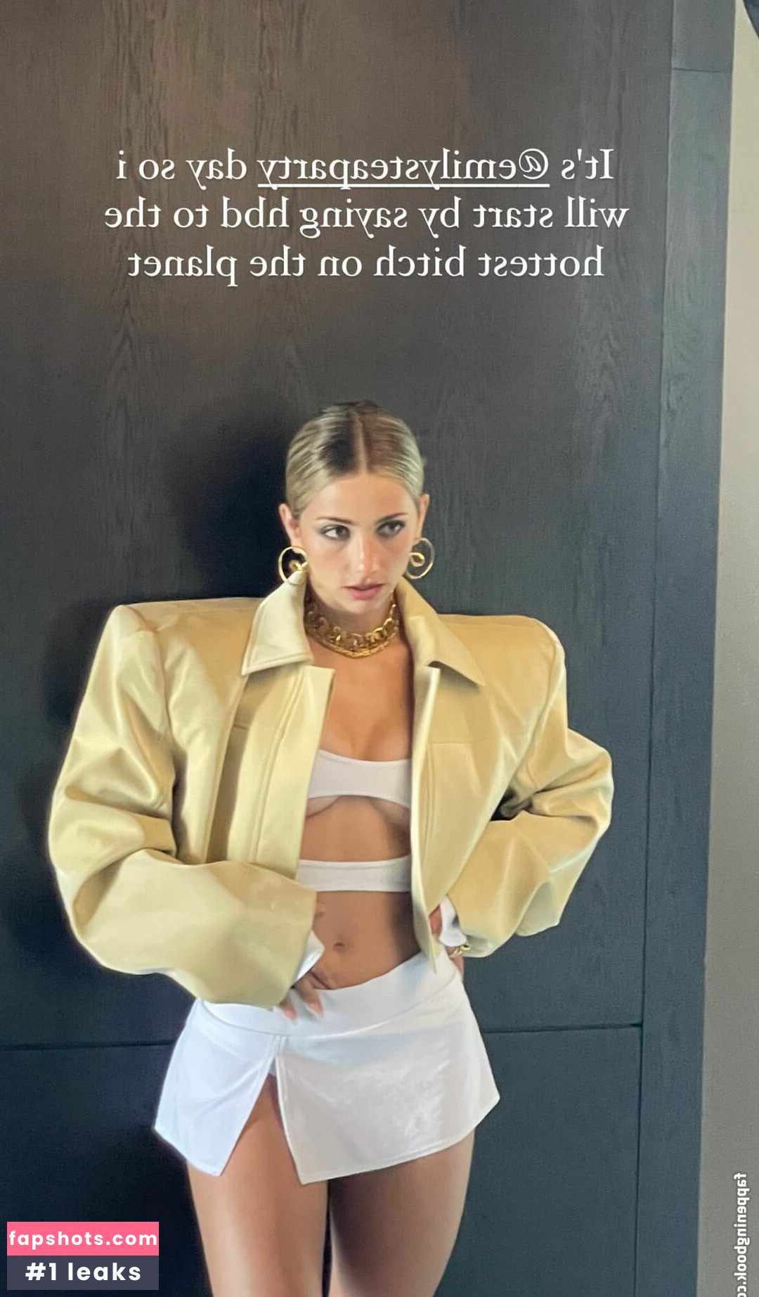 Emily Rudd gallery photo #16