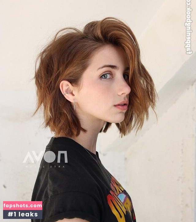 Emily Rudd gallery photo #32