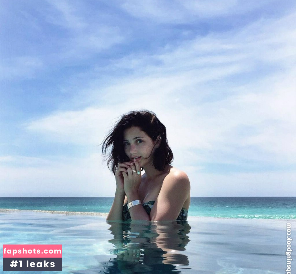 Emily Rudd gallery photo #40