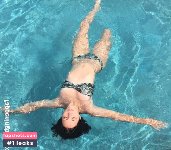 Emily Rudd gallery photo #5