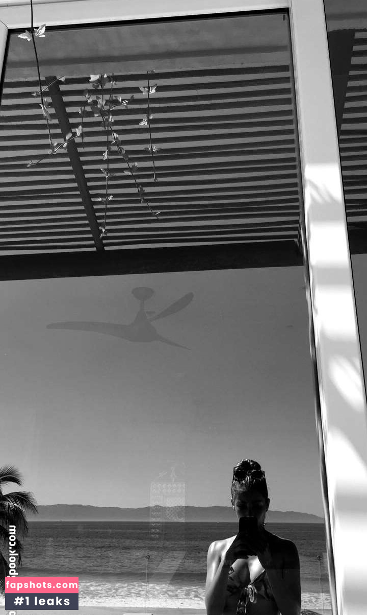 Emily Rudd gallery photo #45