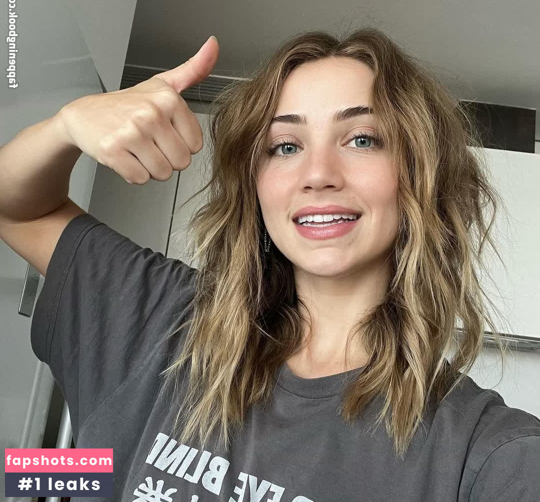 Emily Rudd gallery photo #98