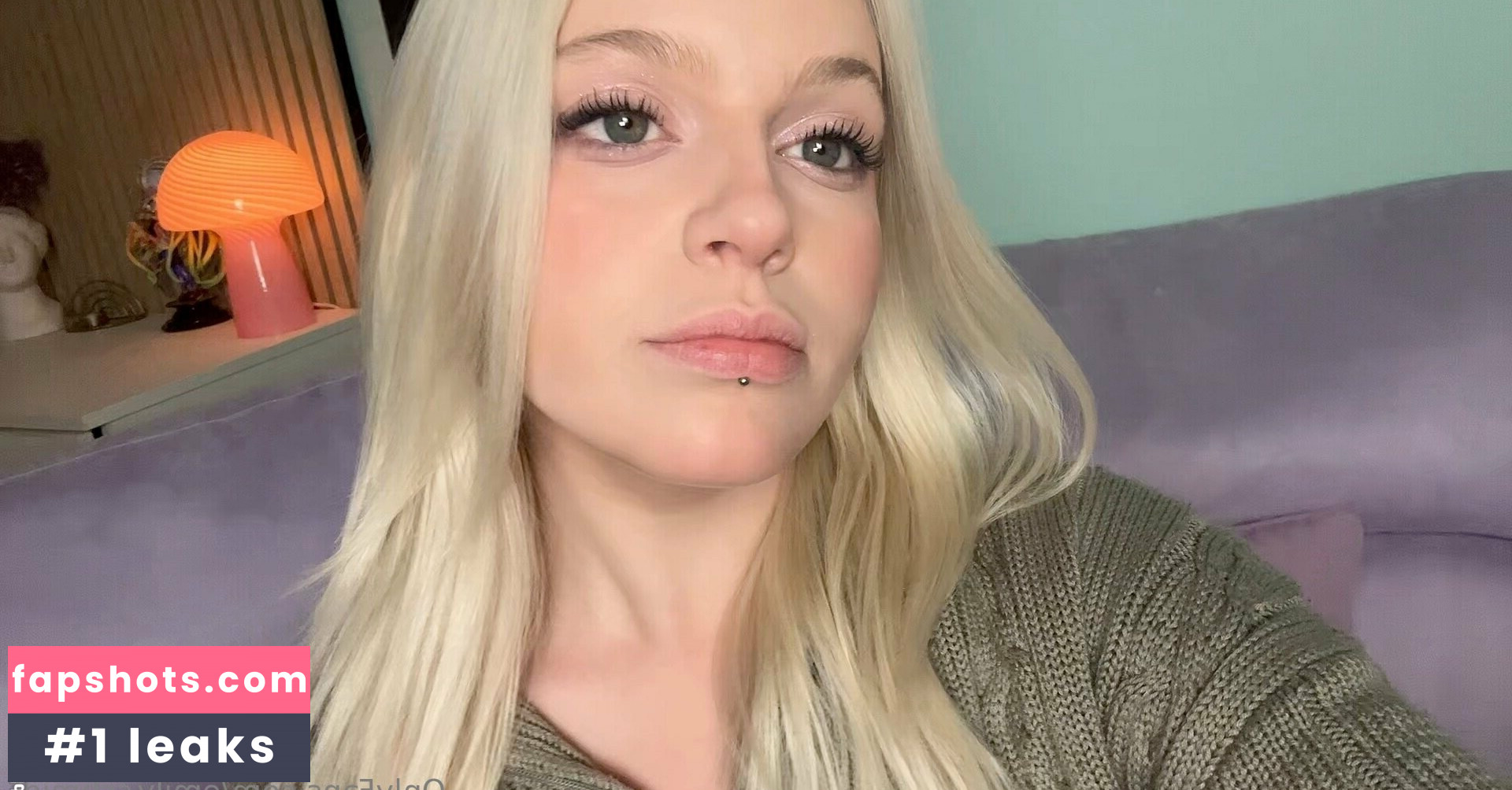 emily.schwarz nude babe gallery