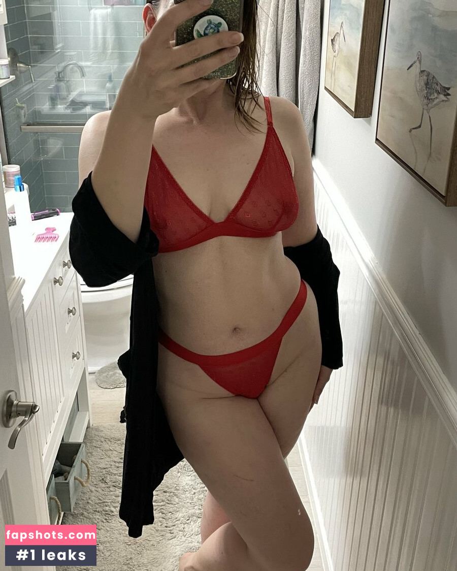 Emily Sequoia gallery photo #32