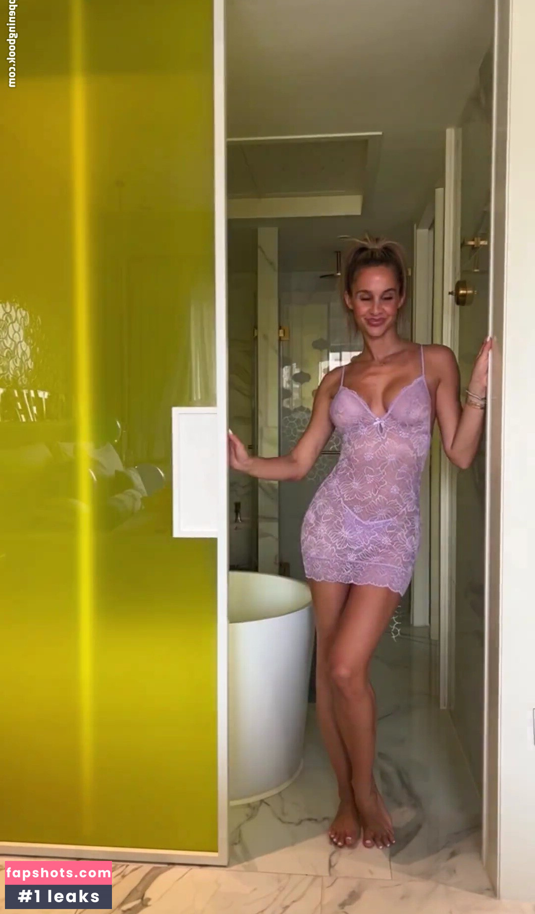 Emily Shak gallery photo #7