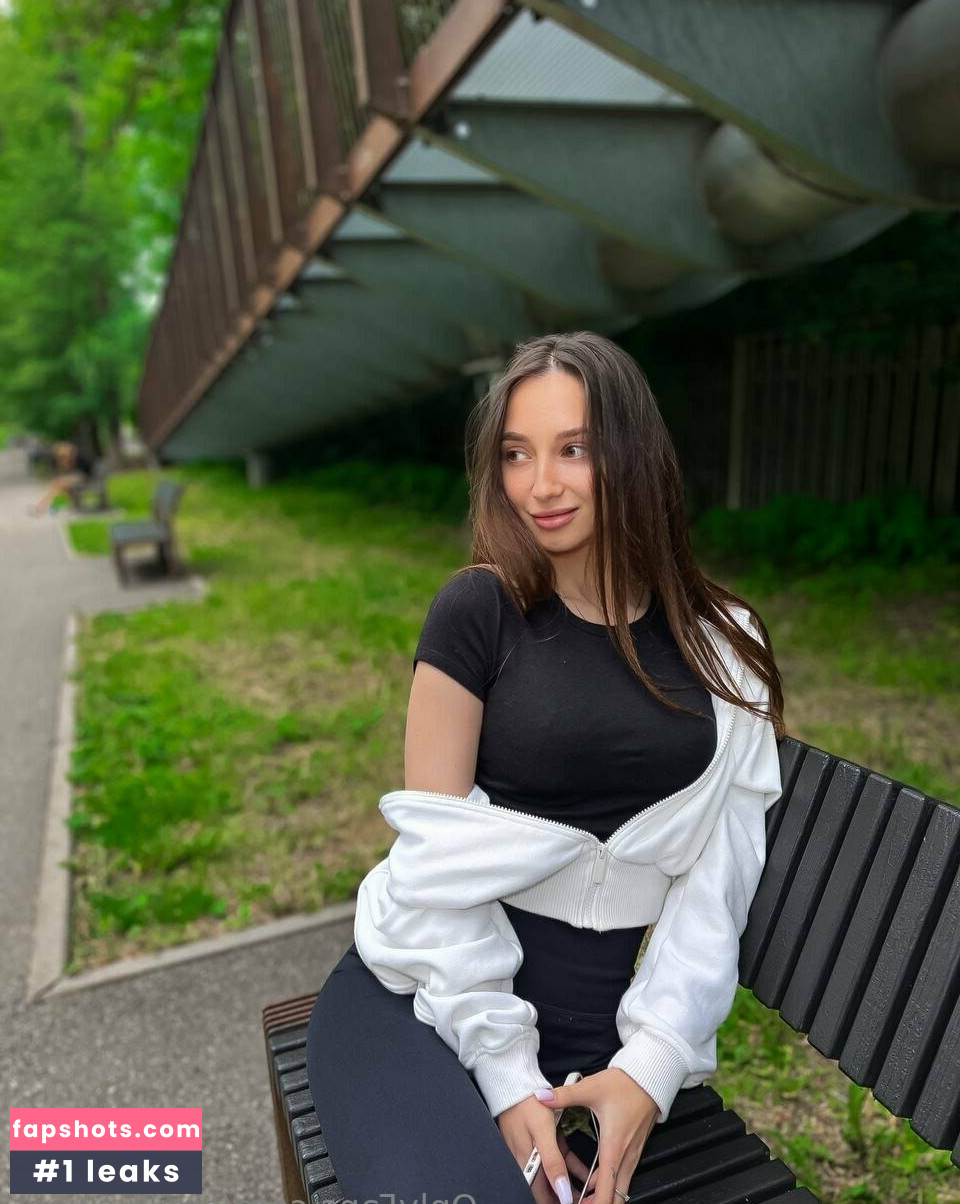 Emily Sweet gallery photo #21