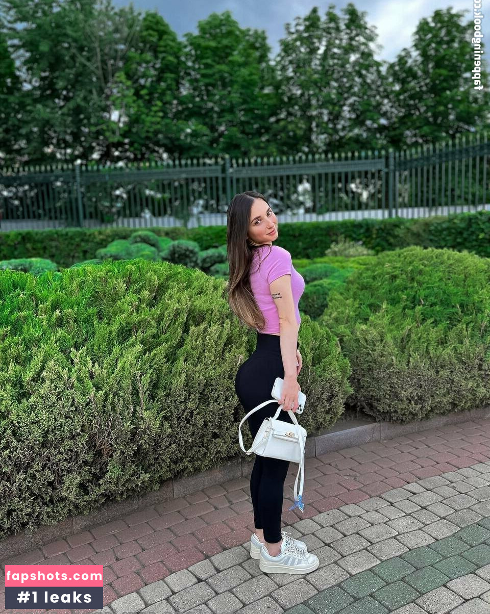 Emily Sweet gallery photo #25