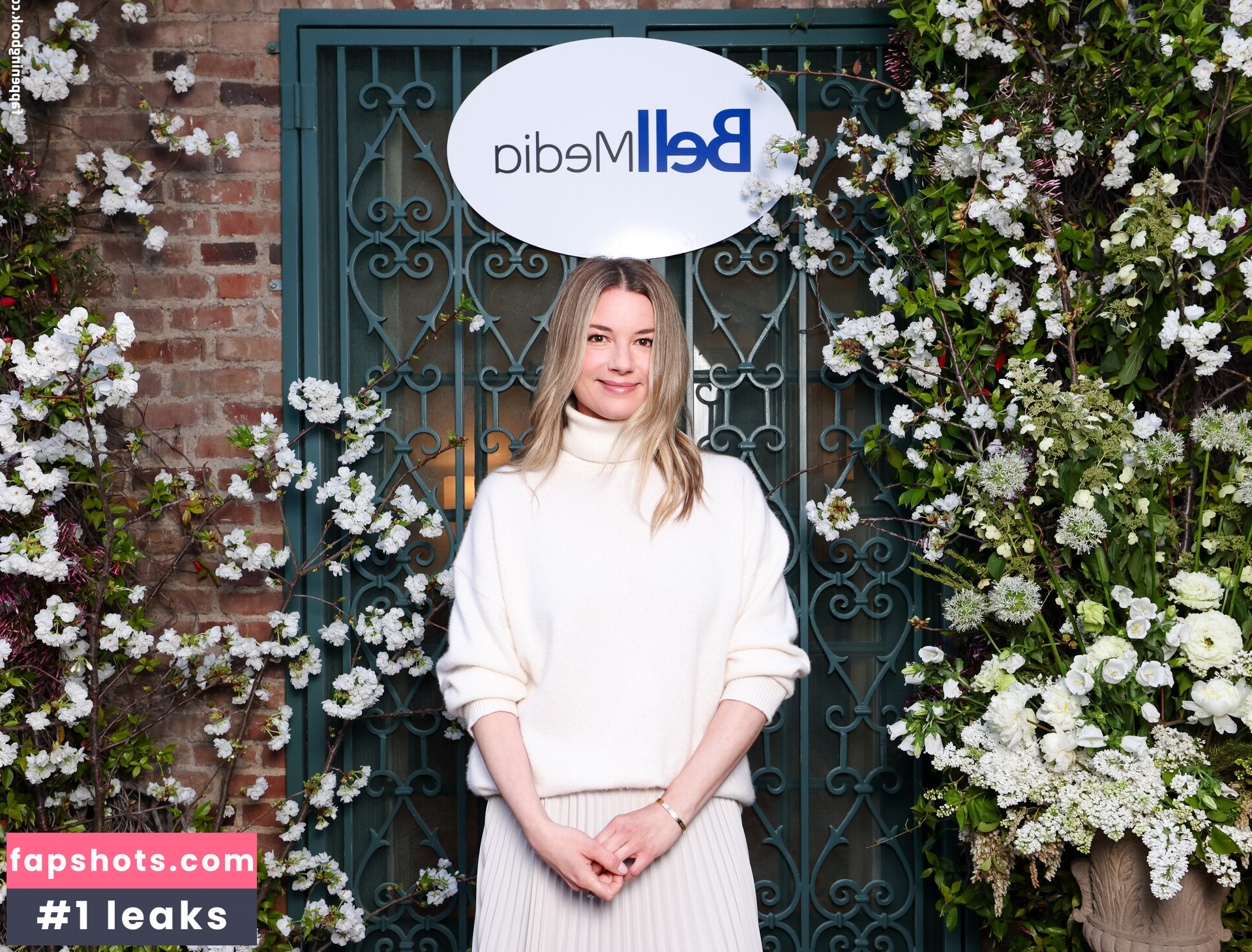 Emily VanCamp gallery photo #20