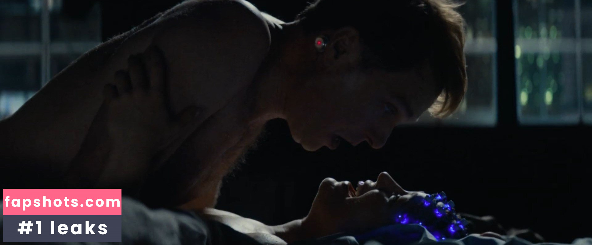 Emily Vere Nicoll gallery photo #4