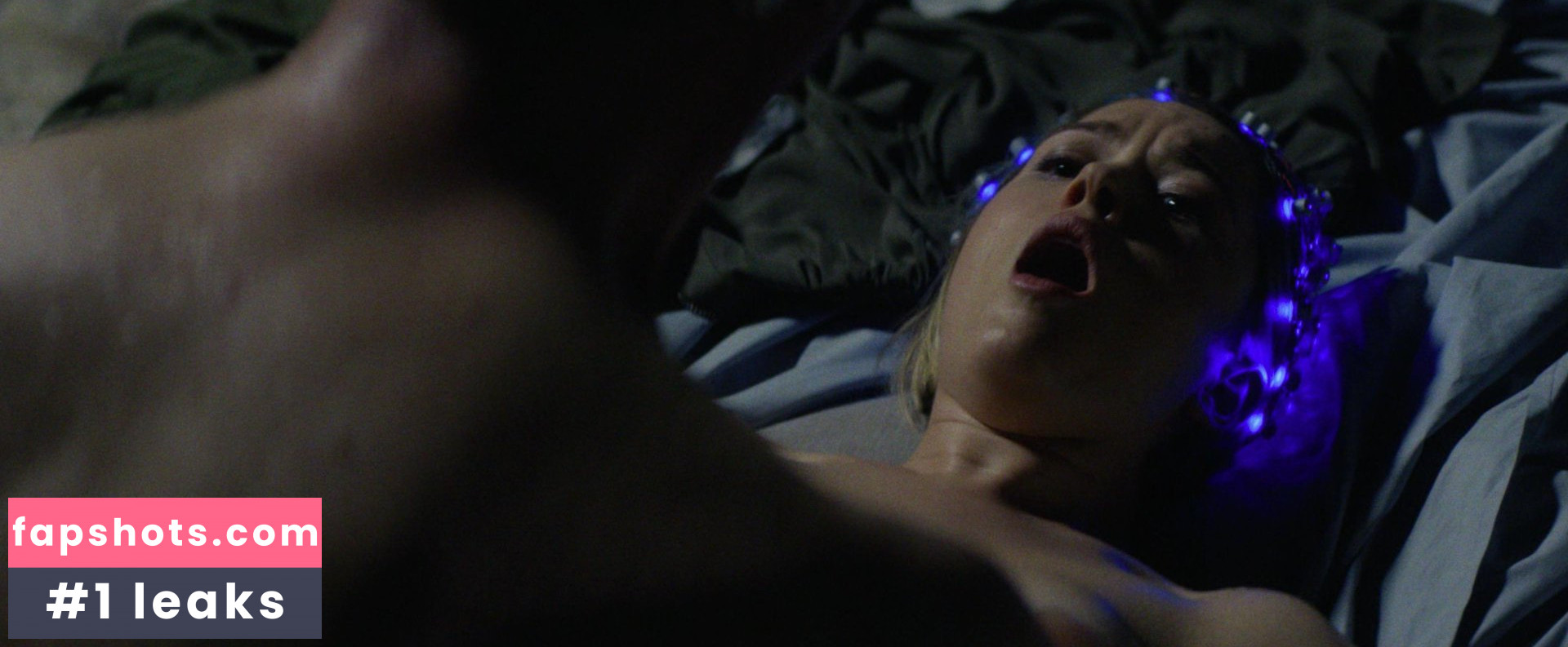 Emily Vere Nicoll gallery photo #10