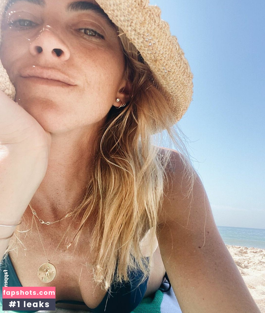 Emily Wickersham nude babe gallery