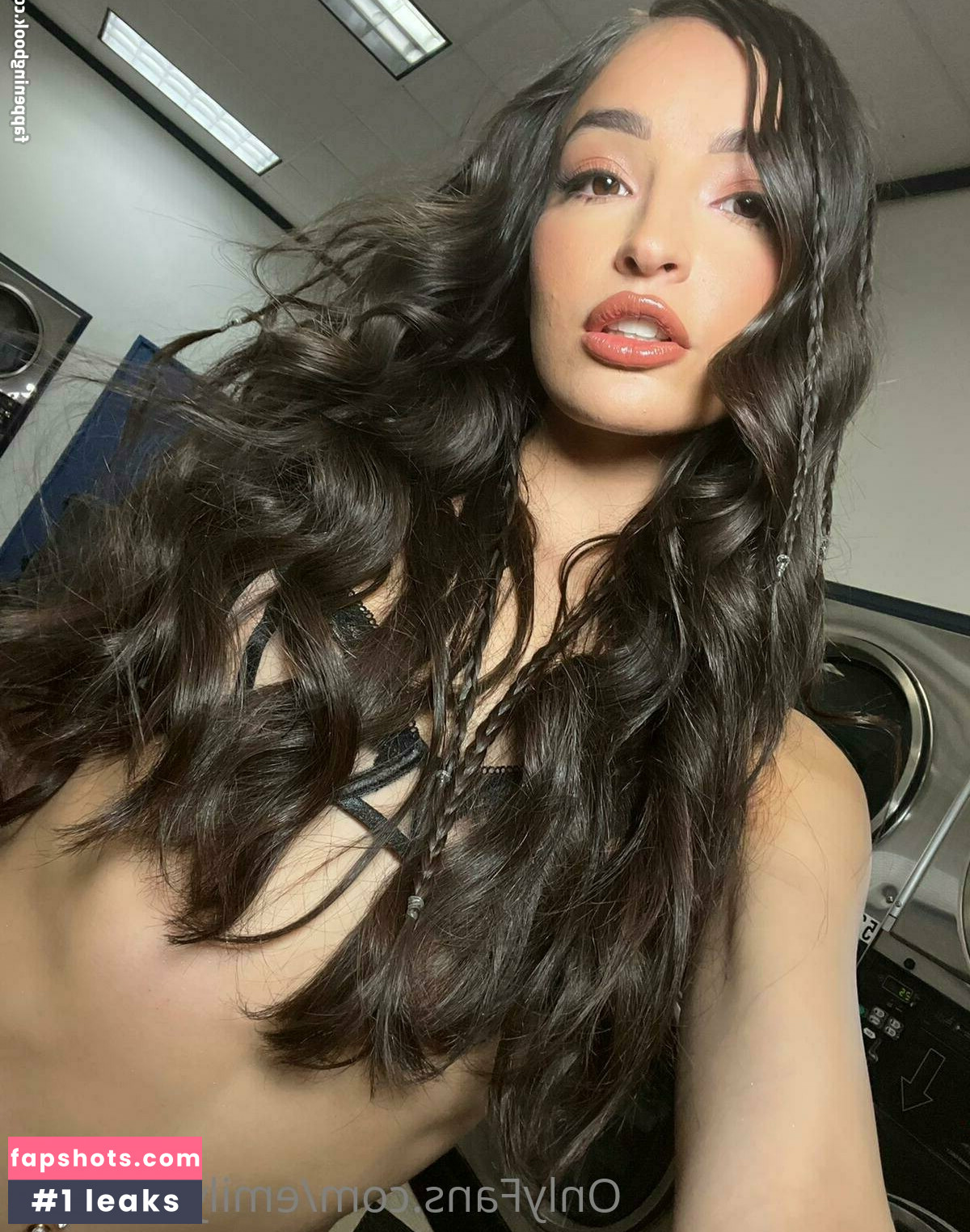 Emily Willis gallery photo #11