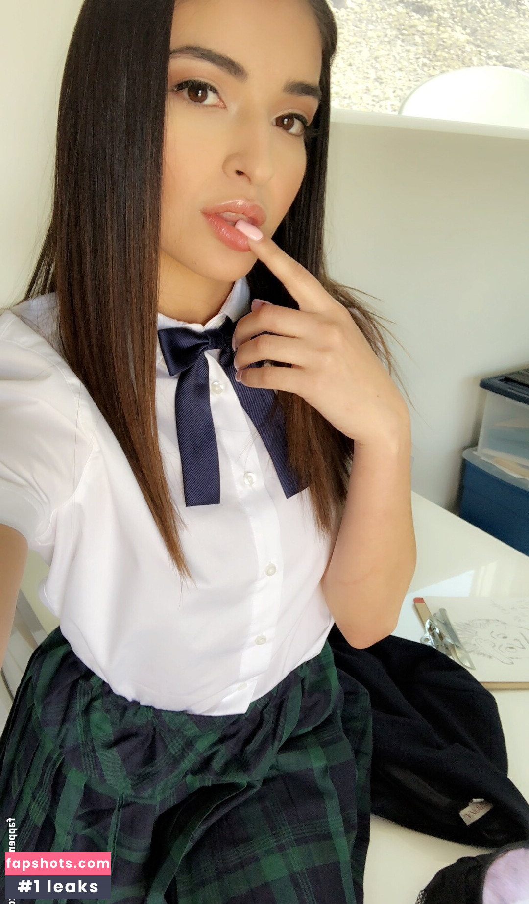 Emily Willis gallery photo #238