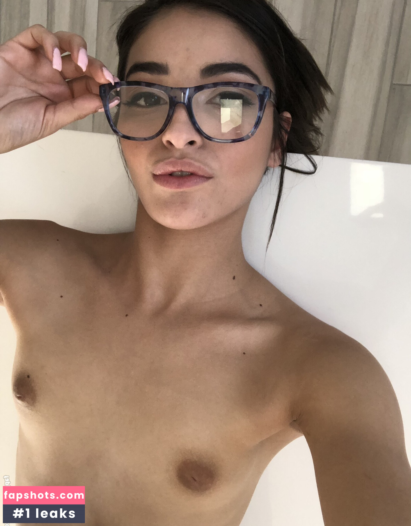 Emily Willis gallery photo #241