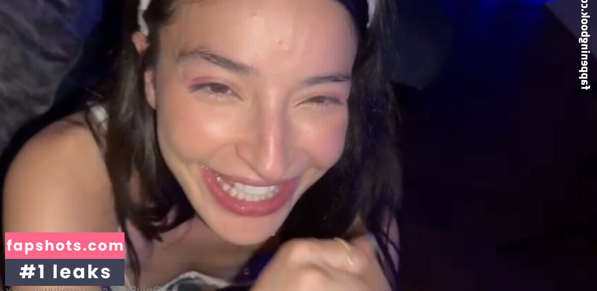 Emily Willis gallery photo #319