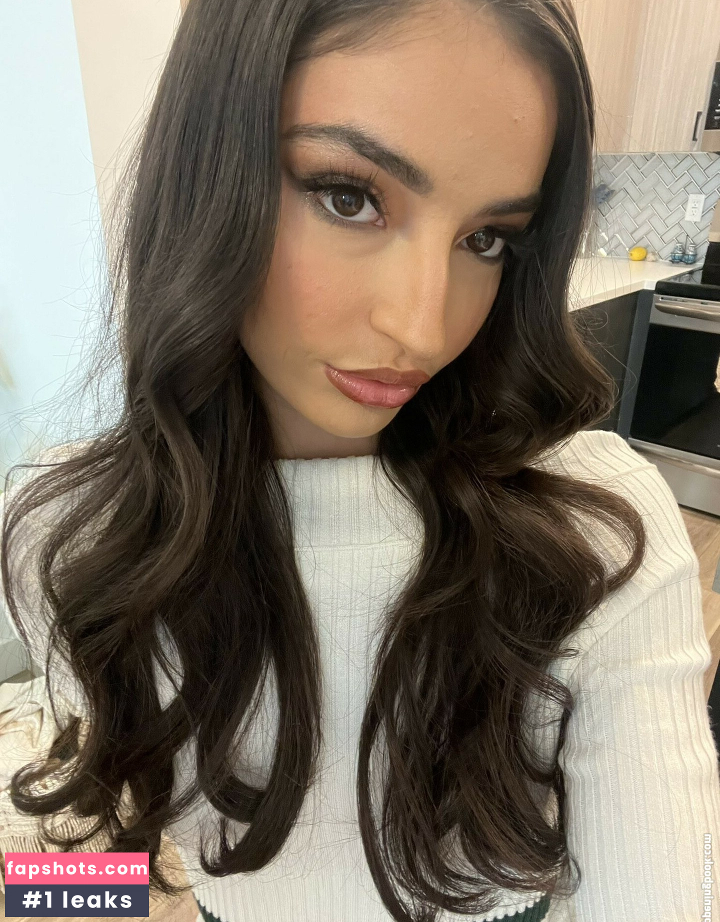 Emily Willis gallery photo #519