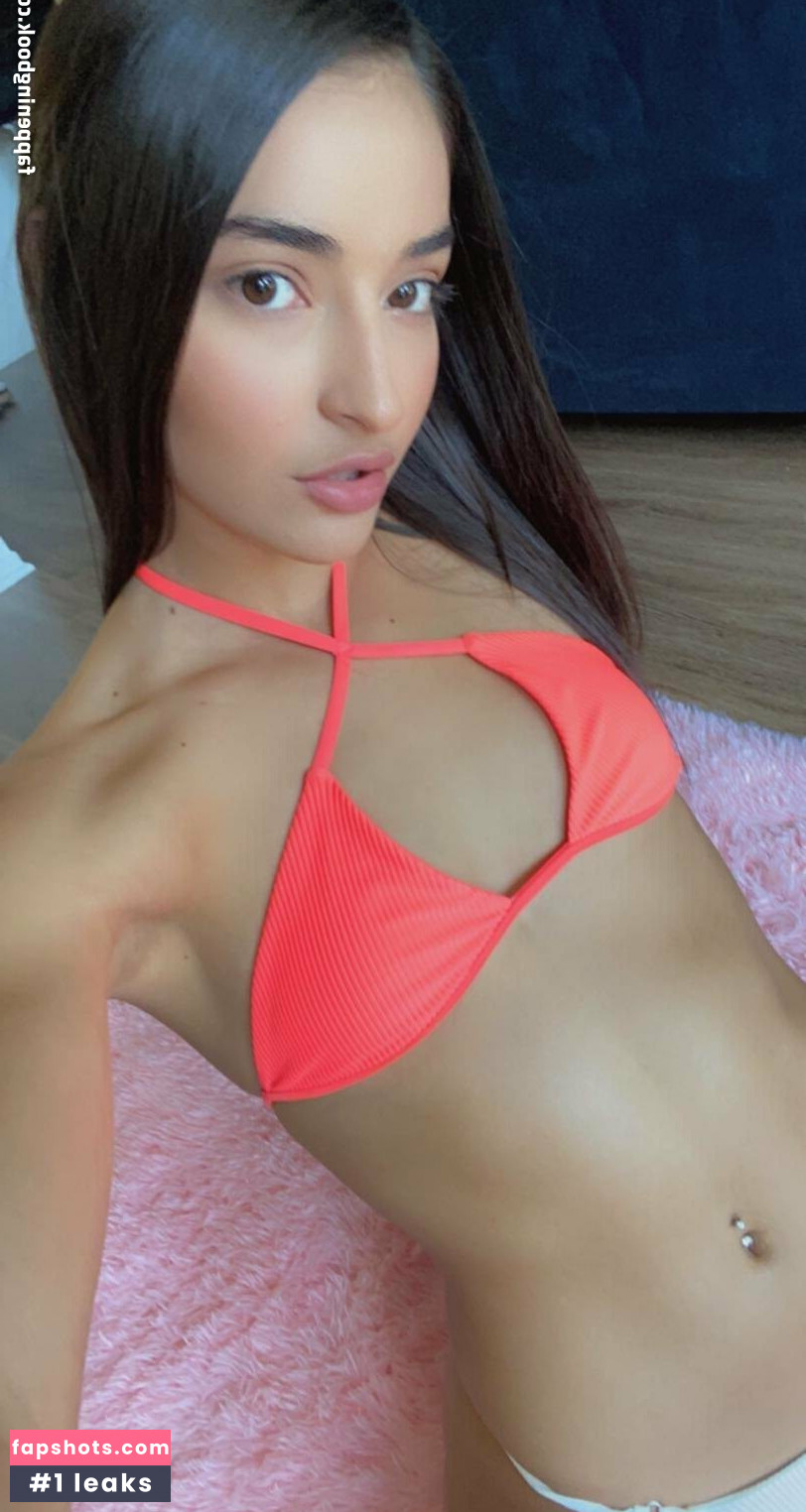 Emily Willis gallery photo #570