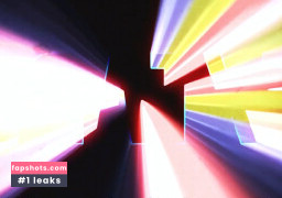 Emily Willis gallery photo #7