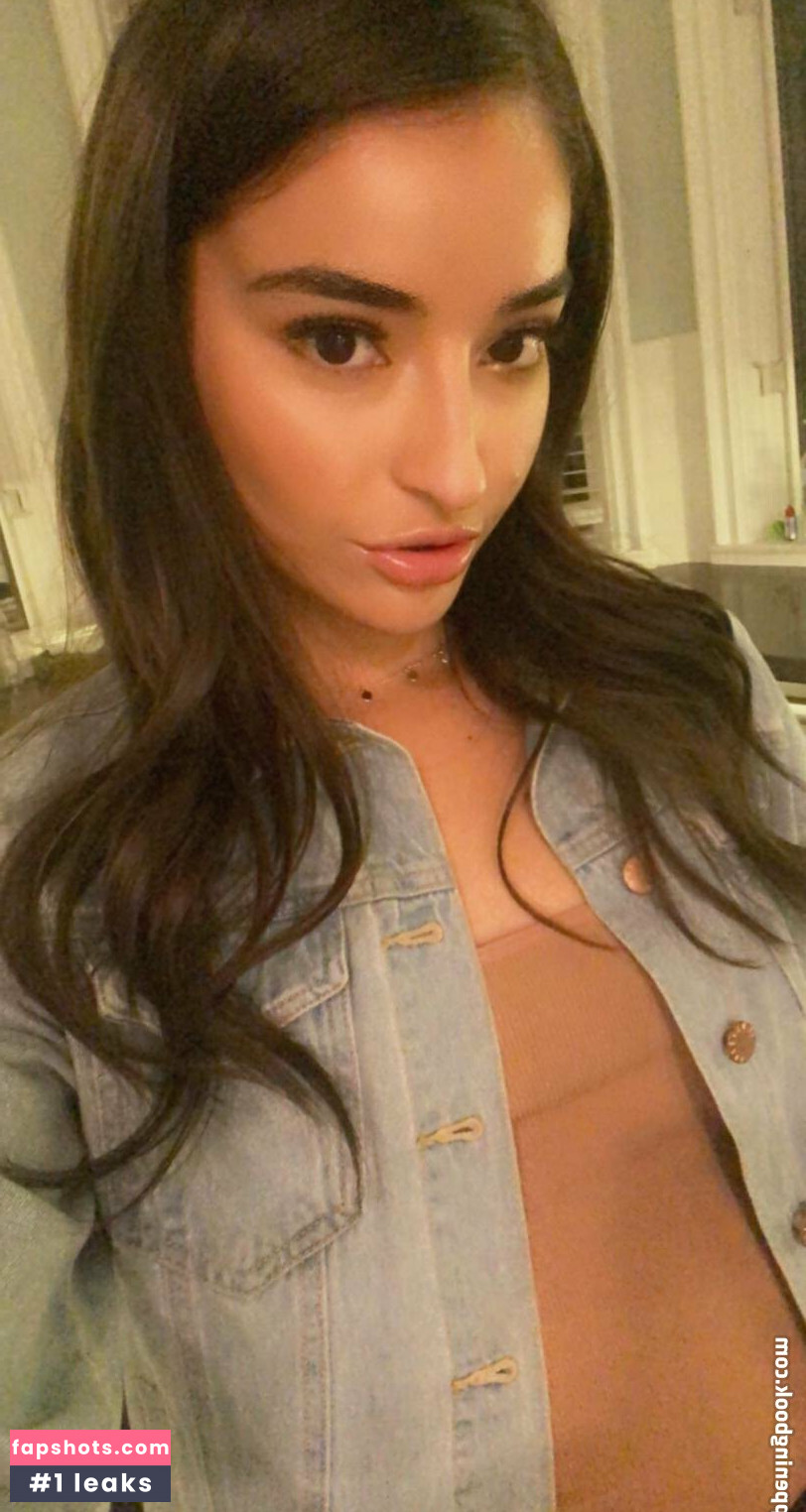 Emily Willis gallery photo #610