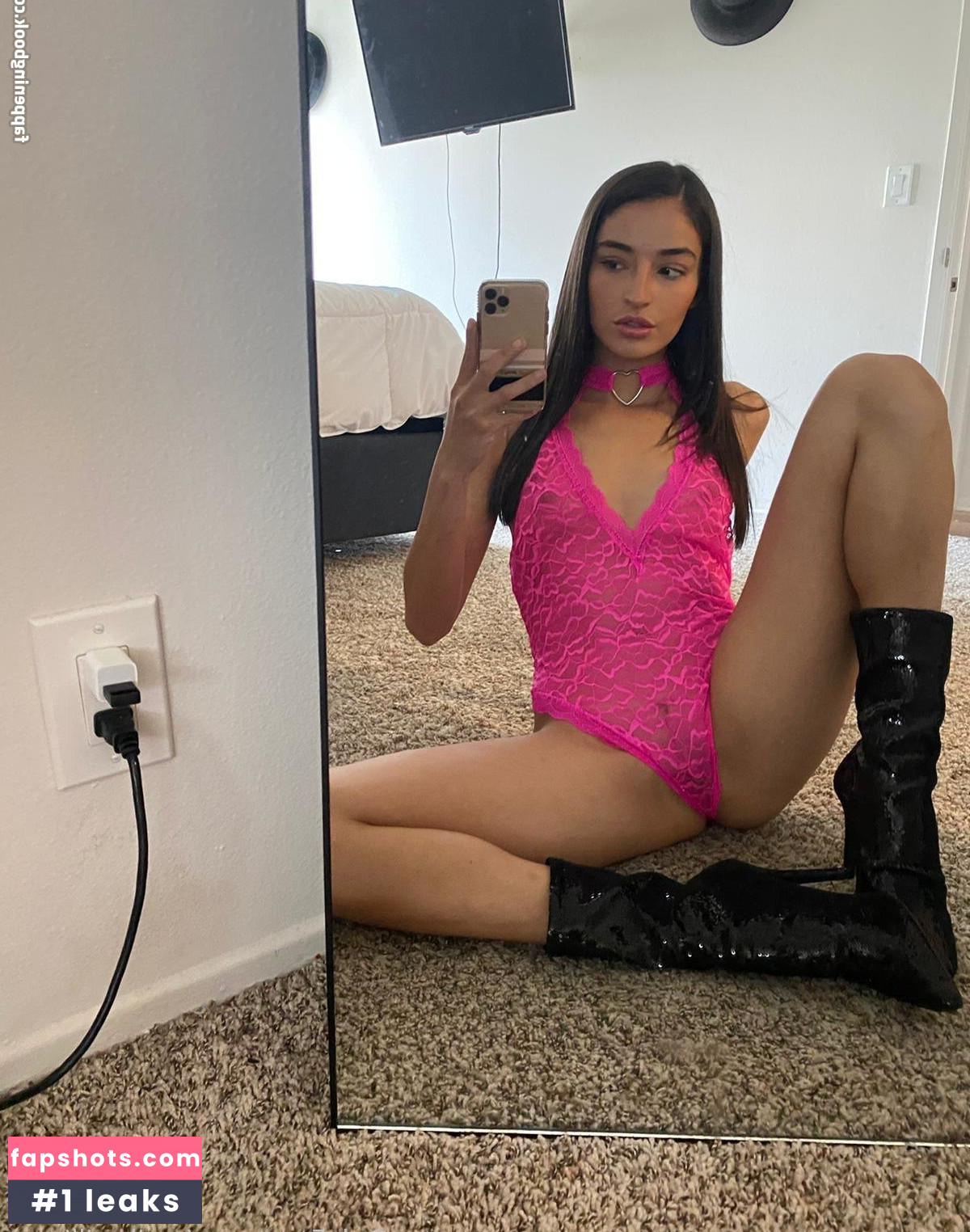 Emily Willis gallery photo #703