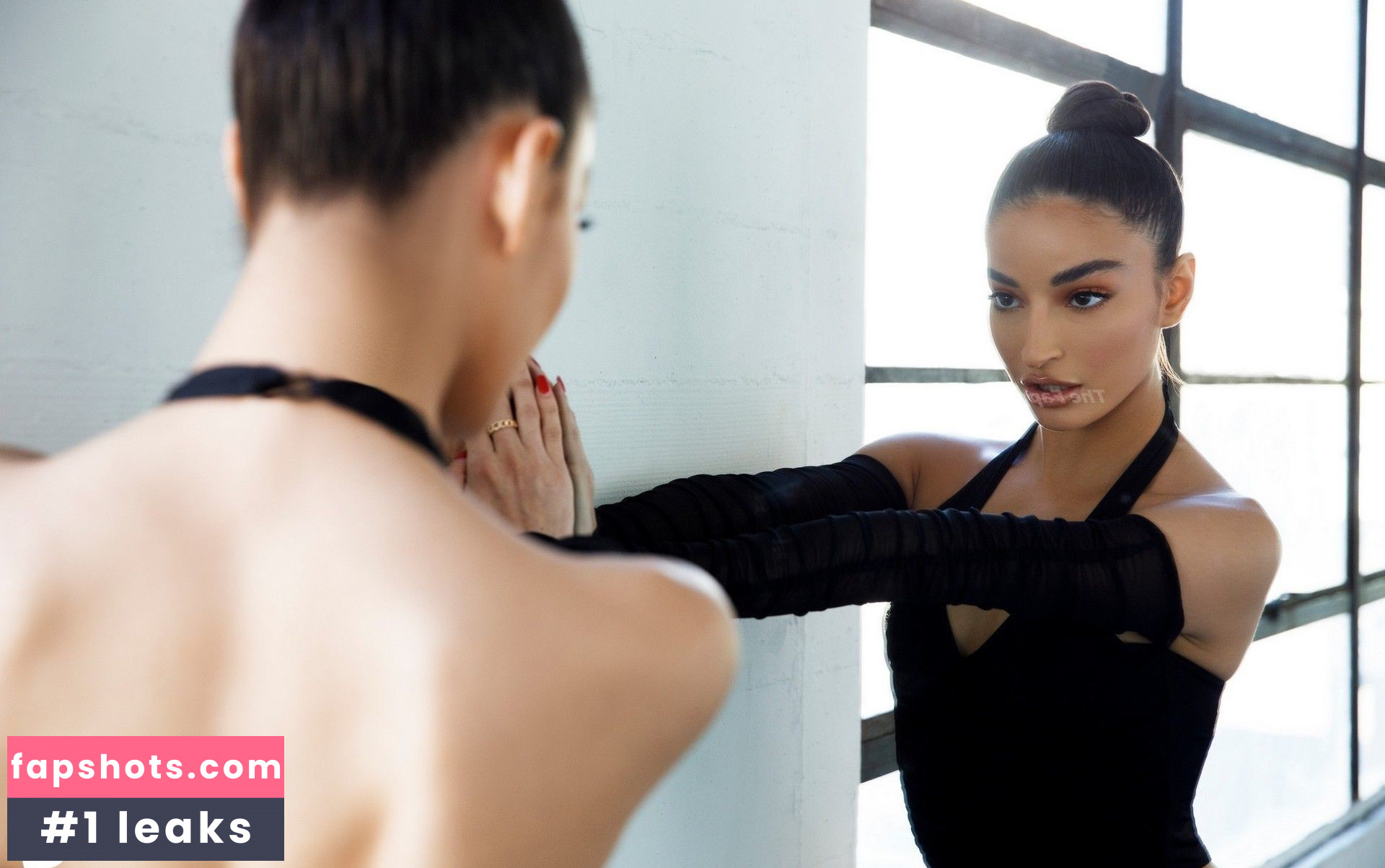 Emily Willis gallery photo #823