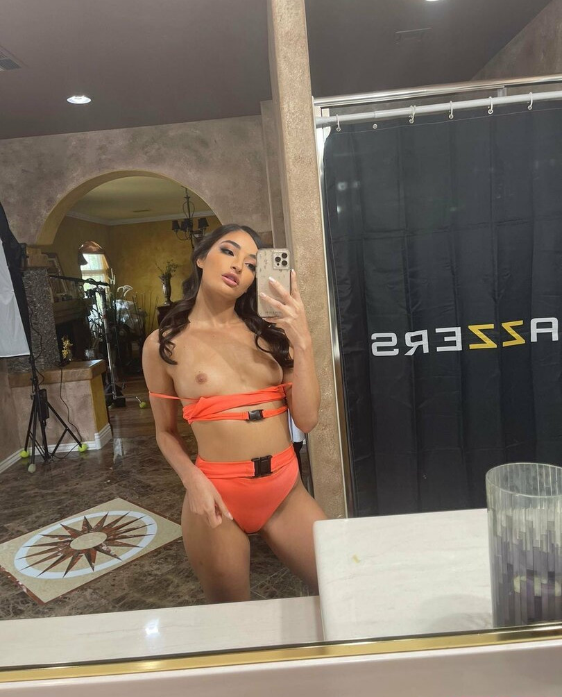 emily-willis gallery photo #1048