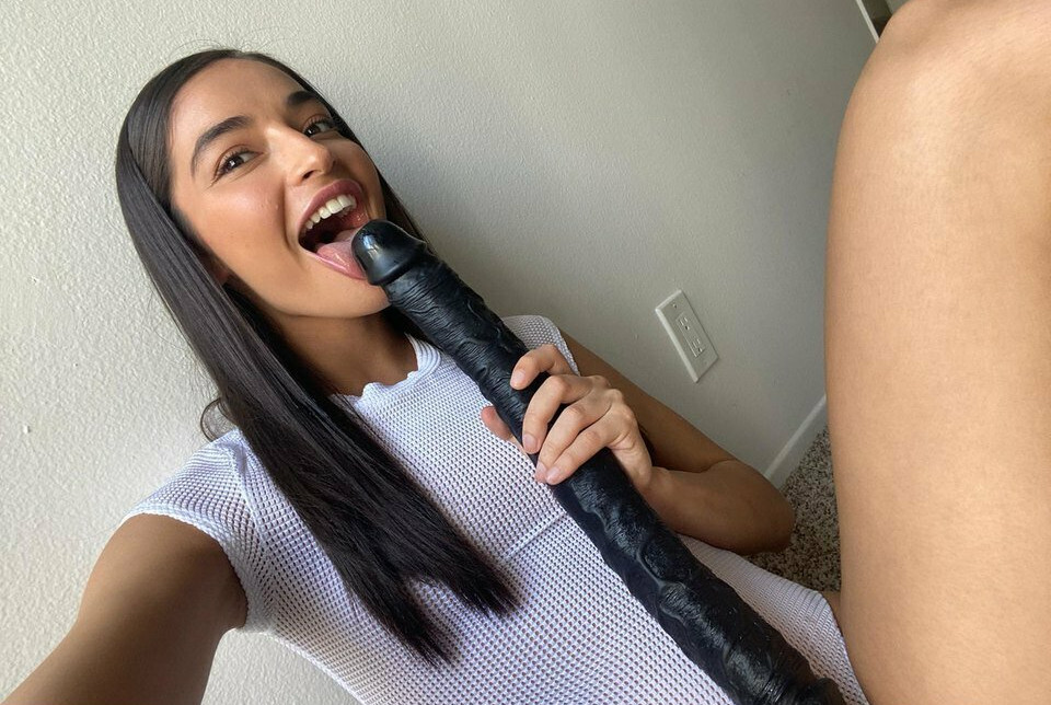 emily-willis gallery photo #1375