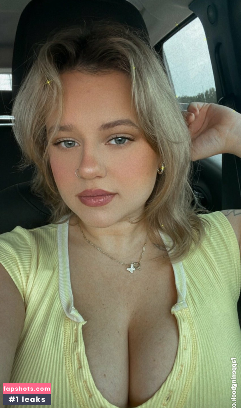 Emilychannel gallery photo #2