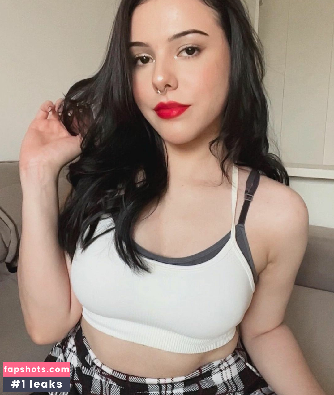 EmilyIsRedCoat gallery photo #6