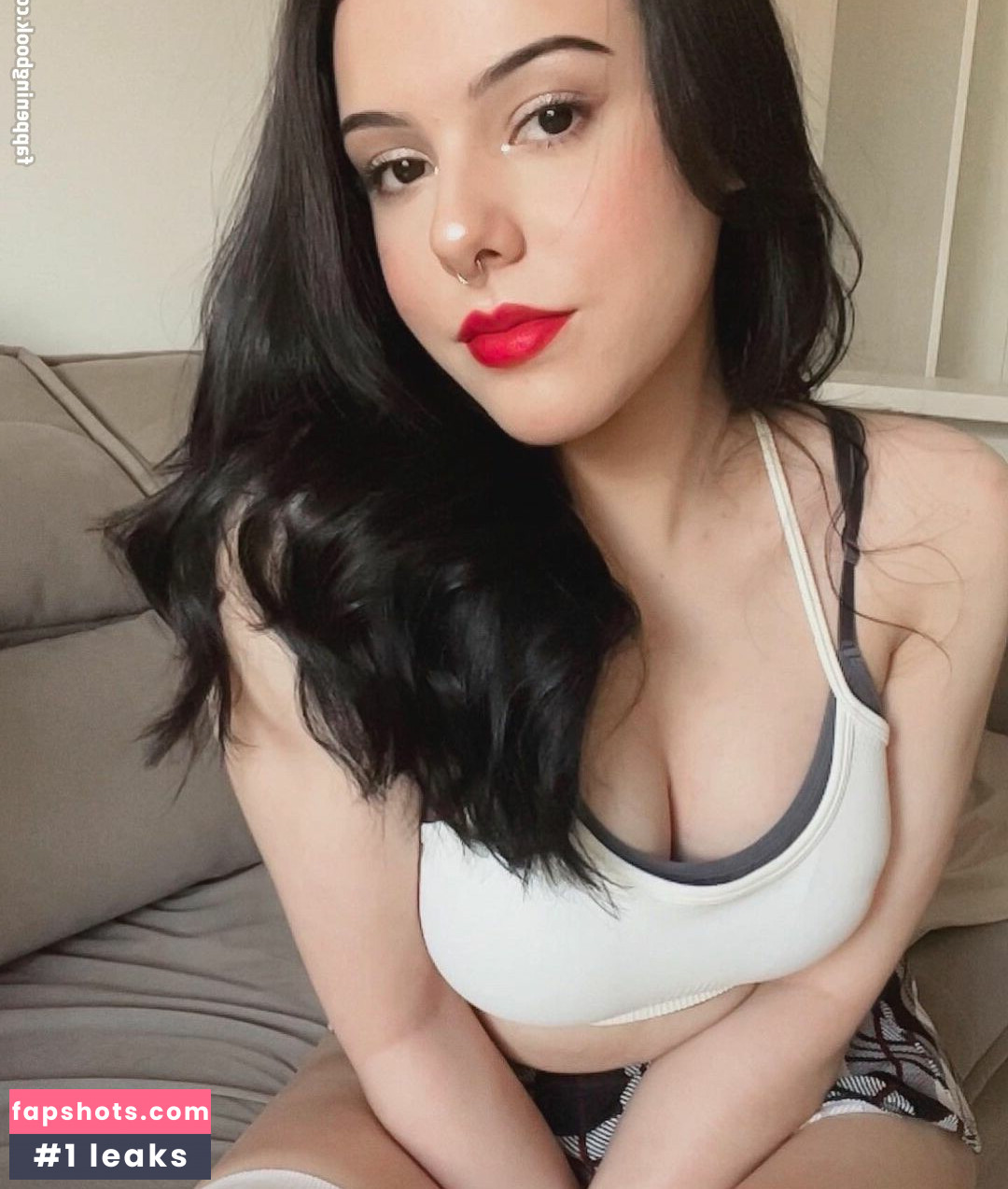 EmilyIsRedCoat gallery photo #7